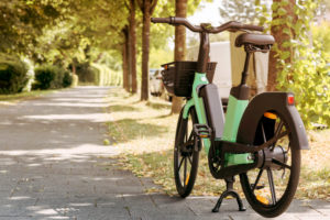 Elektrofahrräder leisten einen großen Beitrag zur Verminderung des CO2 Ausstoßes. Foto © Maryana stock adobe