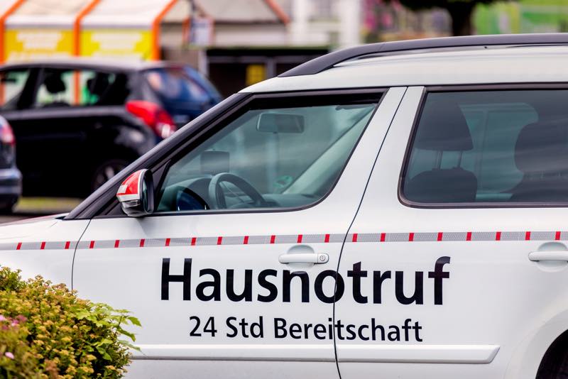 Hausnotruf auf einem PKW